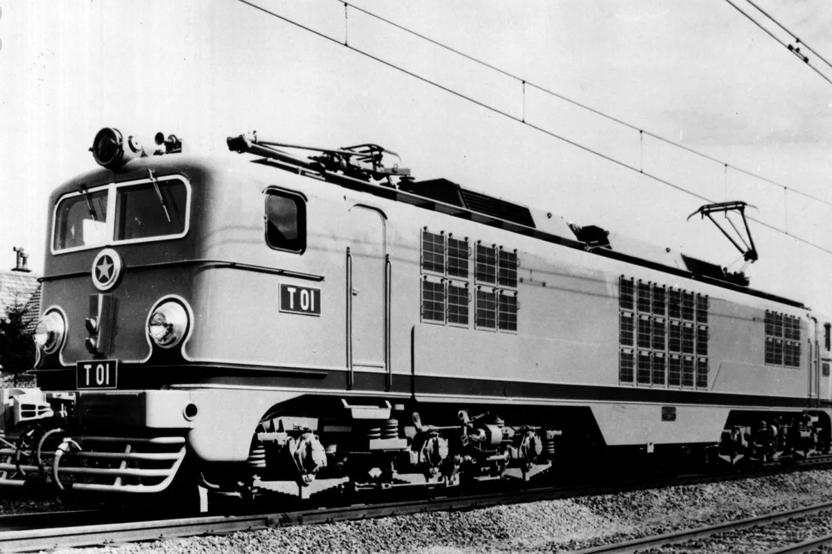 Д1 т1. Электровоз ф1. Вл86ф электровоз. Электровоз ф. Первый Советский тепловоз