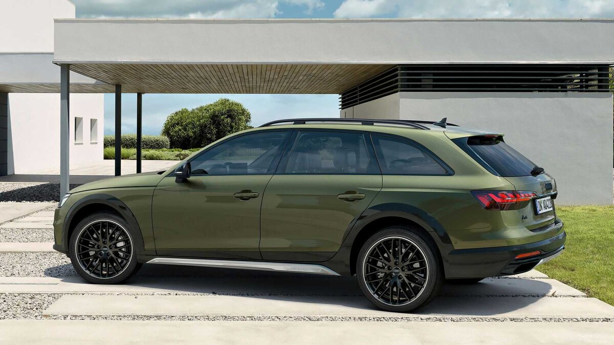 Рестайлинговый Audi A4 Allroad Quattro 2022 года