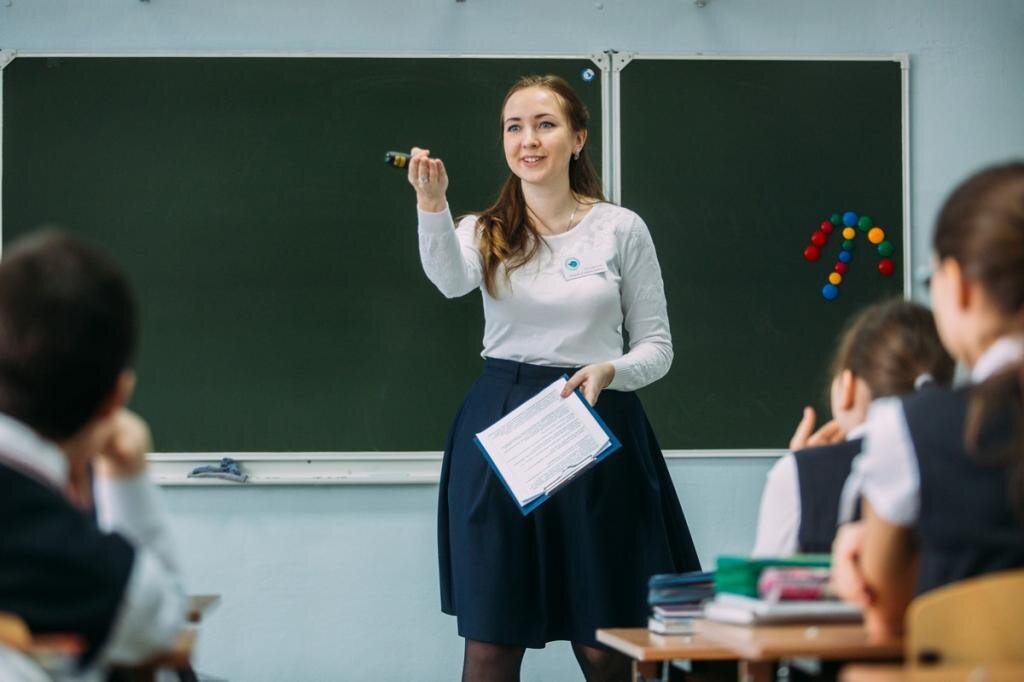 Поэтому говорим только так: «Открываем учебник на пятой странице»
