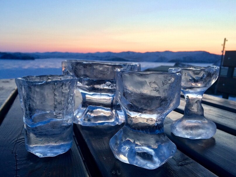 Попов Николай. Скульптура изо льда Байкала