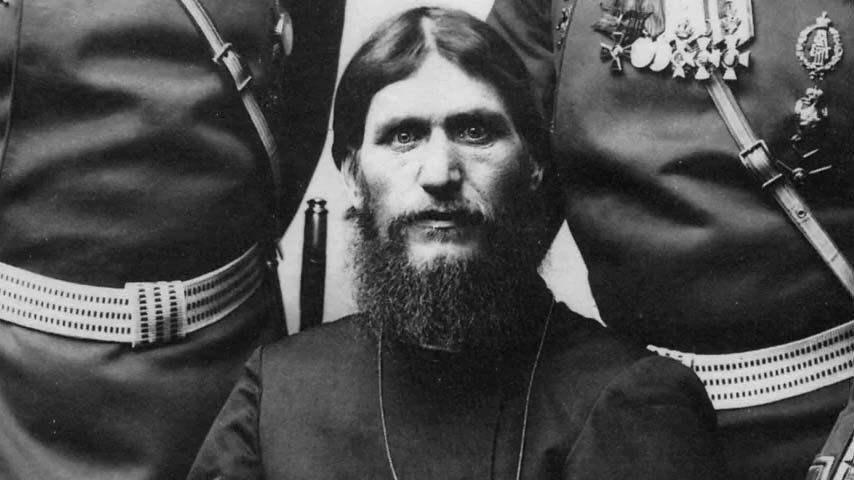 Григорий Ефимович Распутин с офицерами 1912г.