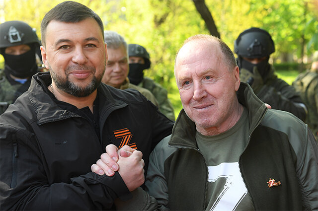    Глава Донецкой народной республики Денис Пушилин актер Владимир Стеклов на праздничных мероприятиях, посвященных 77-й годовщине Победы в Великой Отечественной войне, на Аллее героев в Мариуполе. Май-2022 г. Фото:  РИА Новости/ Алексей Куденко