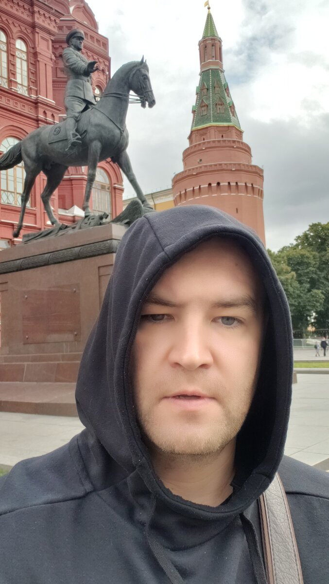 Василий пытается мутить дела и вертеться в самом перспективном городе России - Москве.