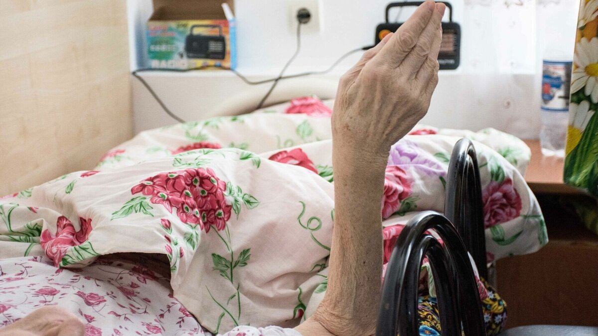     Сразу несколько пенсионеров из Кузбасса пожаловались, что в городской больнице их привязывали и якобы недостаточно ухаживали. Однако проверка не подтвердила то, о чем говорили сибиряки.