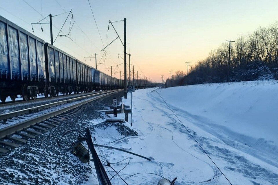     ЧП повредило железнодорожную инфраструктуру. Фото: "АСТ-54".