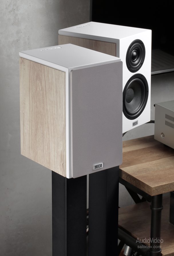 Акустика из линейки Aurora заметно моложе и проще культовых HECO Celan, но к сегодняшнему дню тоже обзавелась своей армией почитателей. Что неудивительно — эти колонки удачно сочетают в себе и хай-файное качество, и модерновый дизайн, и доступную цену. У нас на тесте — самые компактные и недорогие представители серии.