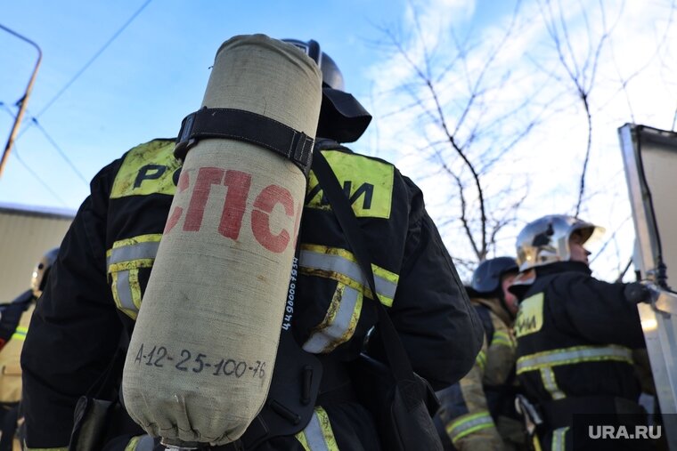    На место происшествия выезжали 12 спасателей