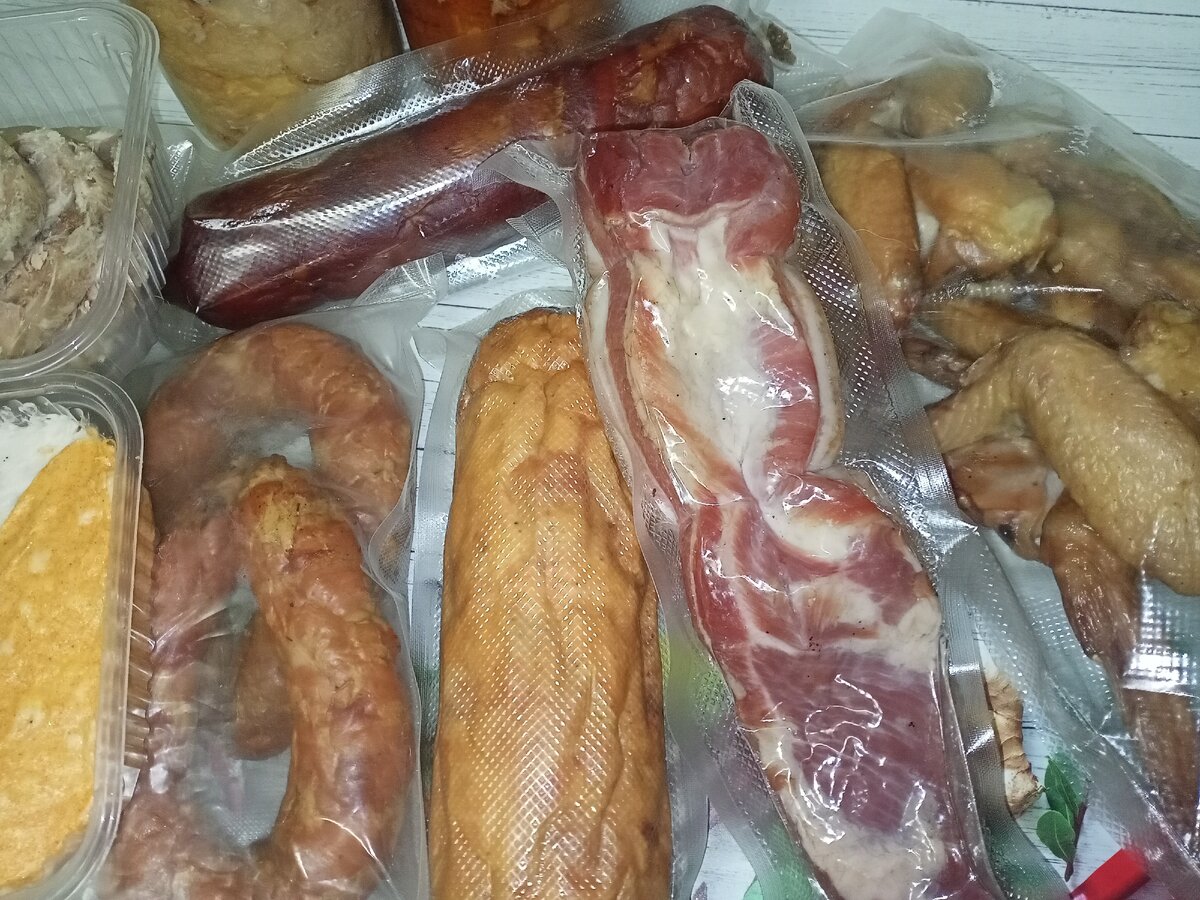 Мясные продукты собственного производства.