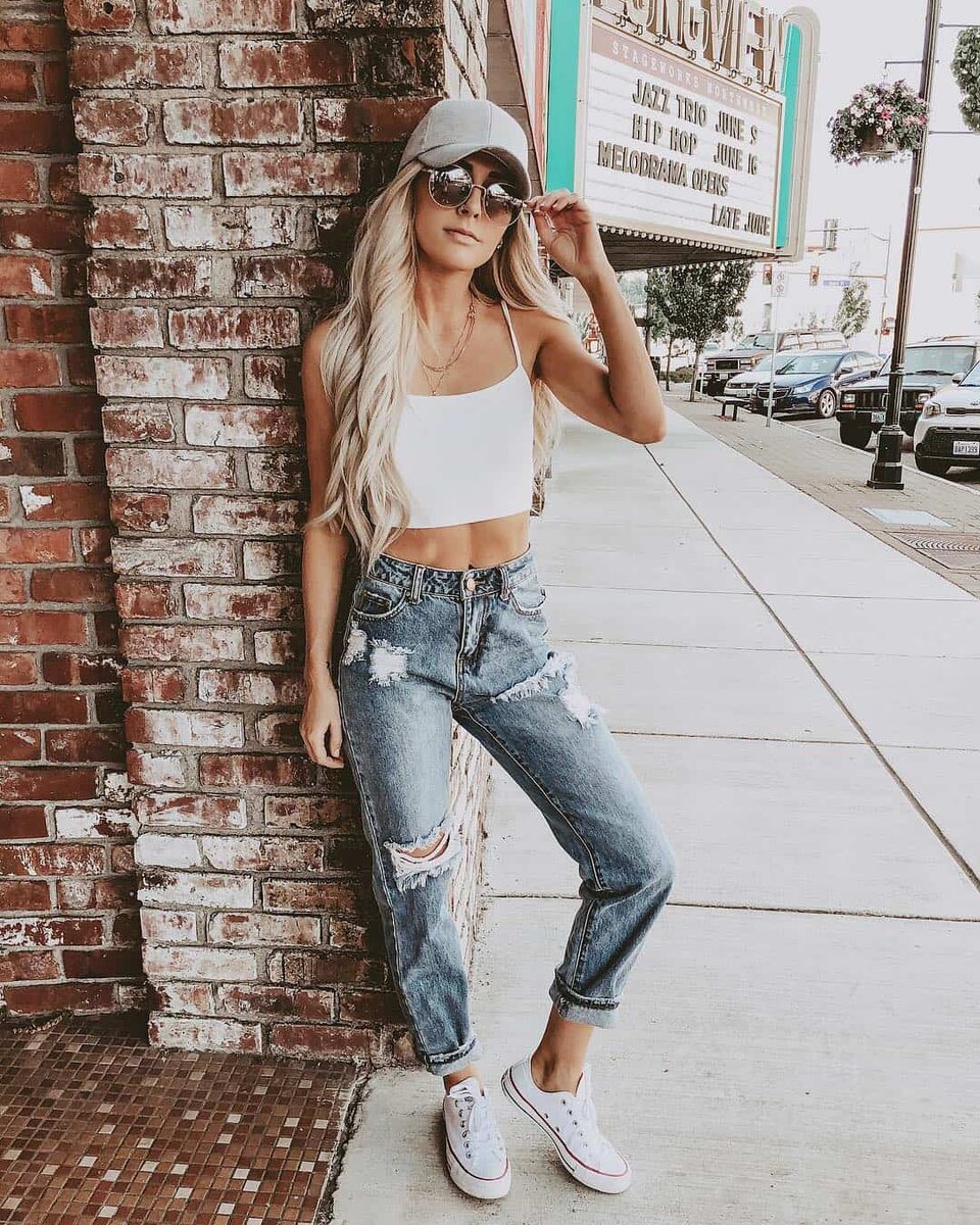 Фото из интернета: повседневная одежда стильно смотрится и в зале, главное, чтобы джинсы или леггинсы хорошо тянулись. 