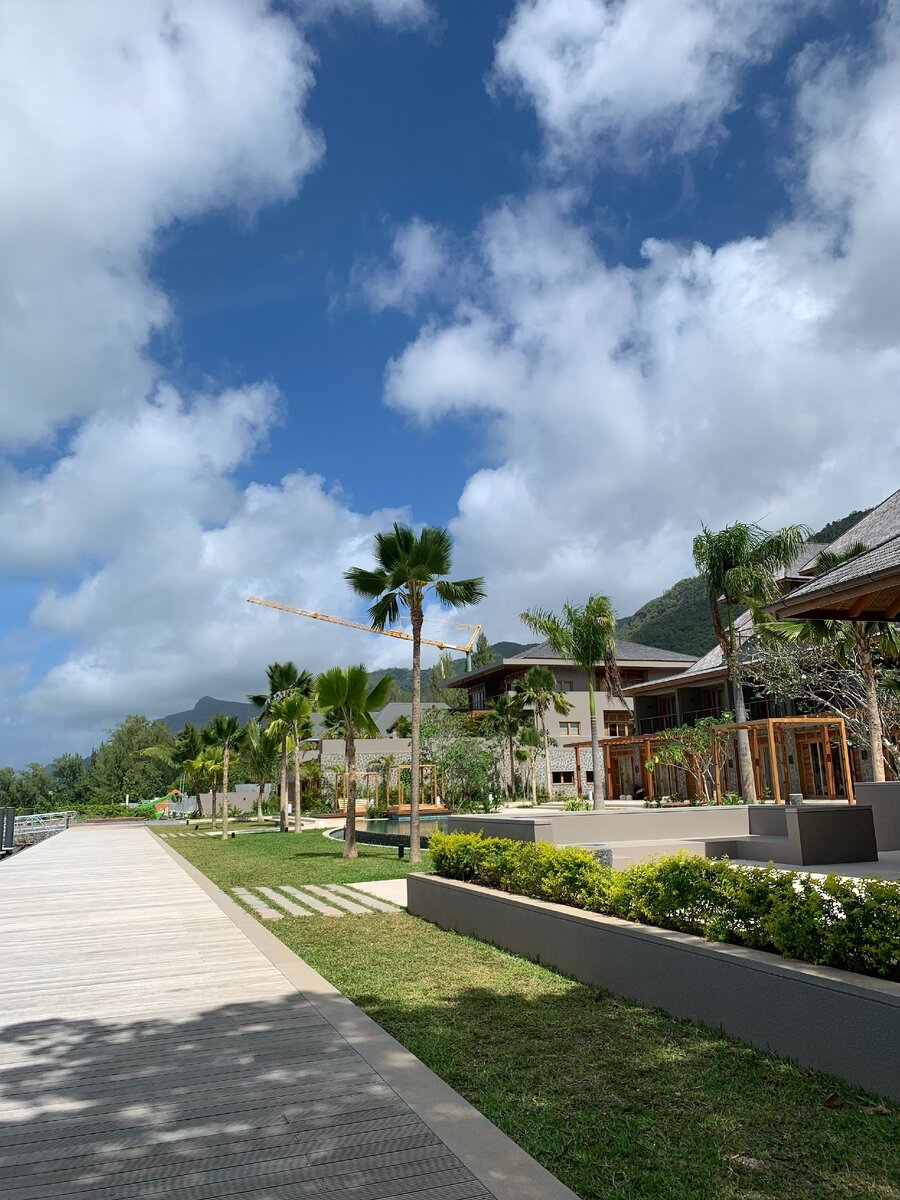 Пустые отели в ожидании туристов