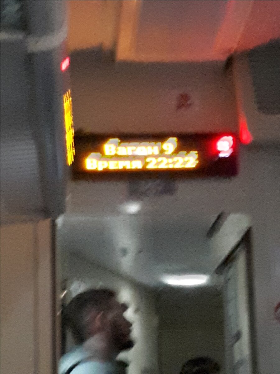 Фотограф от Бога, в темноте с зумом только так. Это для иллюстрации.