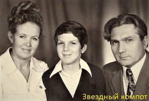 Алексей Лысенков с родителями