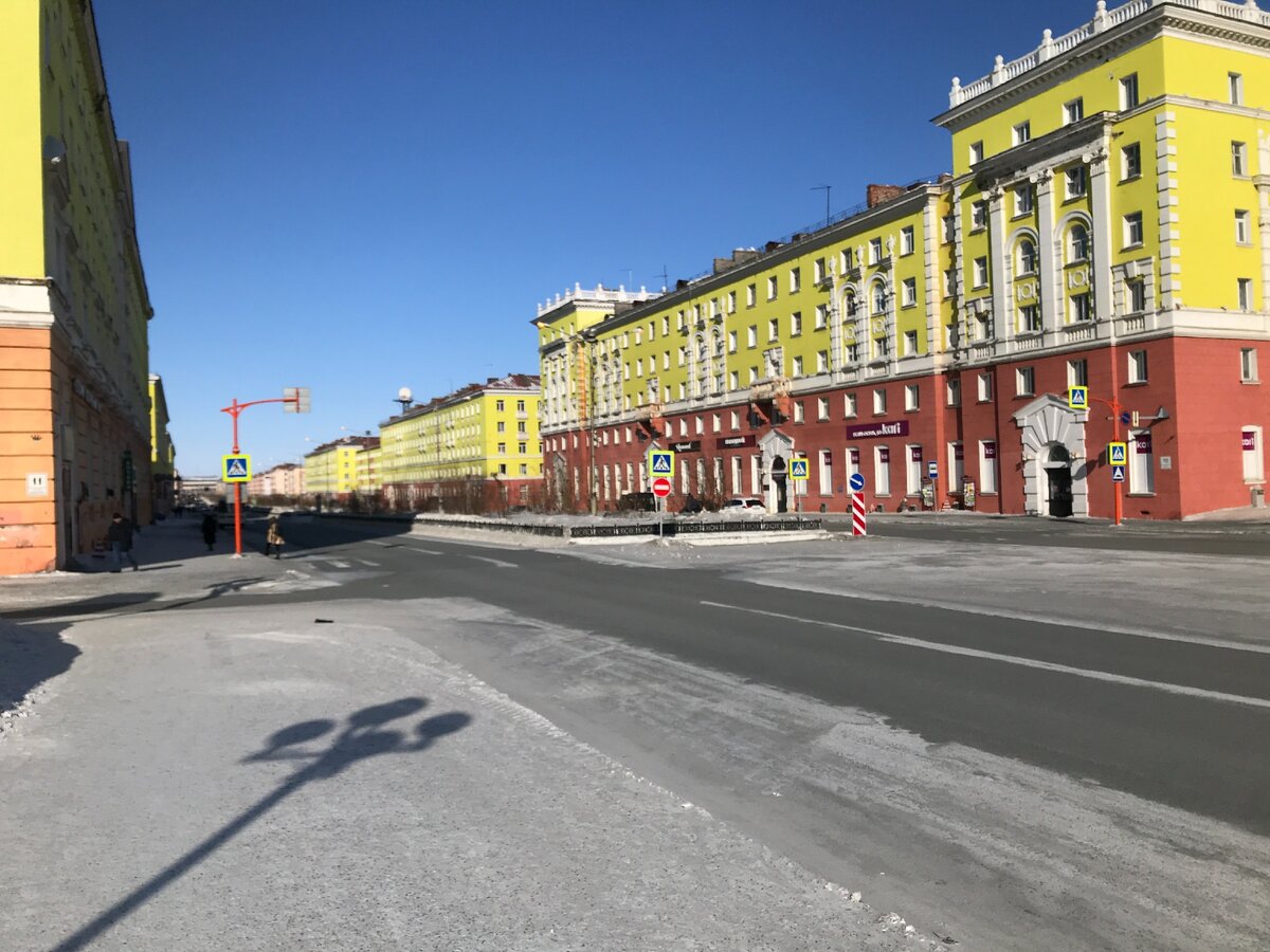 Ленинский проспект, эту краску искали долго. Она выдерживает и -50 по Цельсию