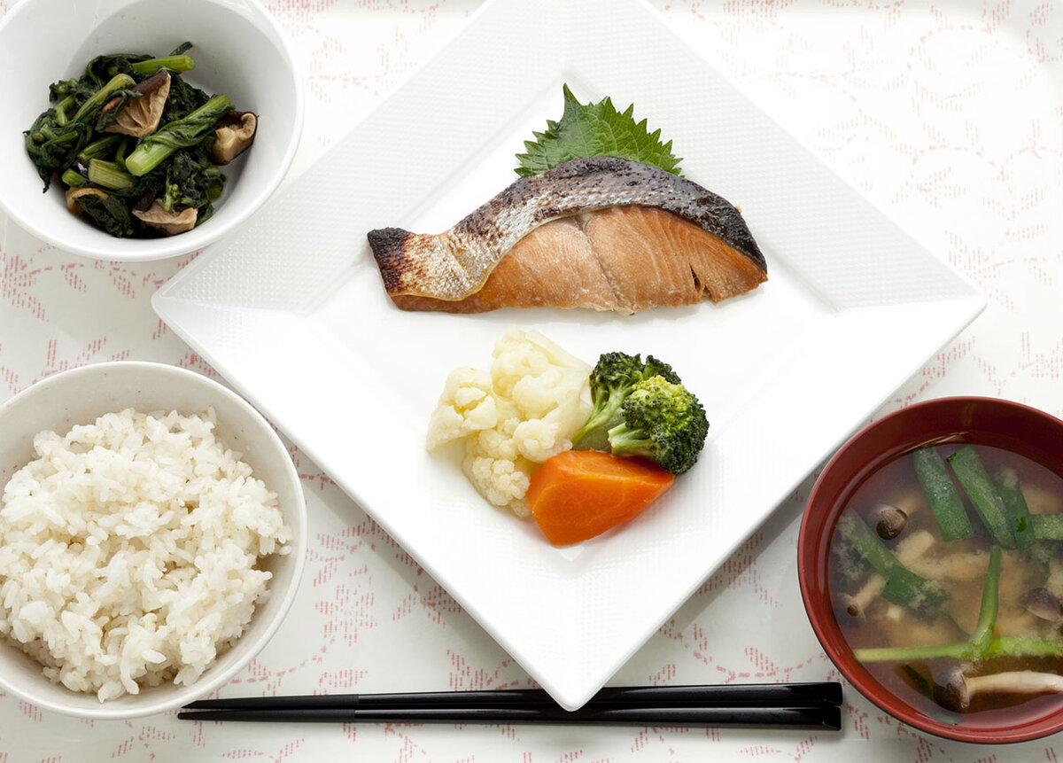 Правила японской диеты достаточно просты, но требуют точного исполнения. 