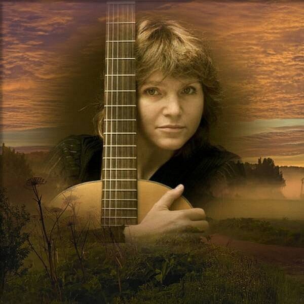 Трогательная подача своих песен Еленой Фроловой заставляет сопереживать всем ее фибрам души. Фото Яндекс.Картинки.