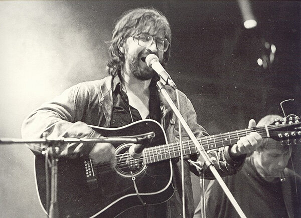 Группа "ДДТ" до сих пор борется с режимом и протестует против всего плохого за все хорошее. Все фото в статье Яндекс. Картинки