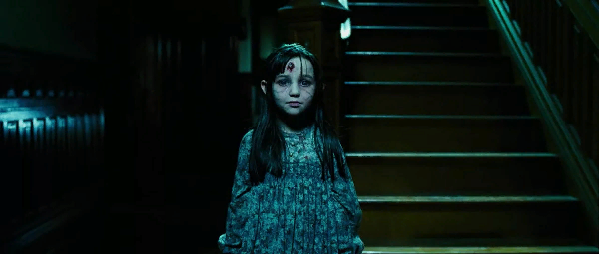 Девочка с черными глазами. Королмга в стране кошмаров. Фильм проклятие аннабель 1. Соня непета страшилки. Хлоя грейс морец — «ужас амитивилля» (2005.