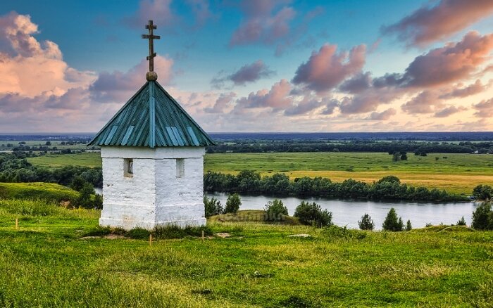 Литературная Россия - это огромный список имен. В городах и селах рождались, жили и творили писатели и поэты, произведениями которых зачитывались не только наши соотечественники, но и весь мир.-2