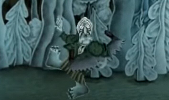 Баба Яга, идёт пилить деревья. Скриншот с мультфильма "Два клёна"