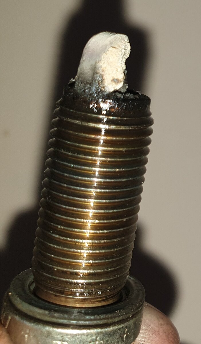 Все 4 свечи были с аналогичным нагаром.