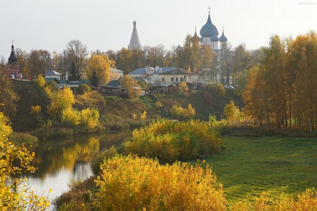 Город Суздаль осень