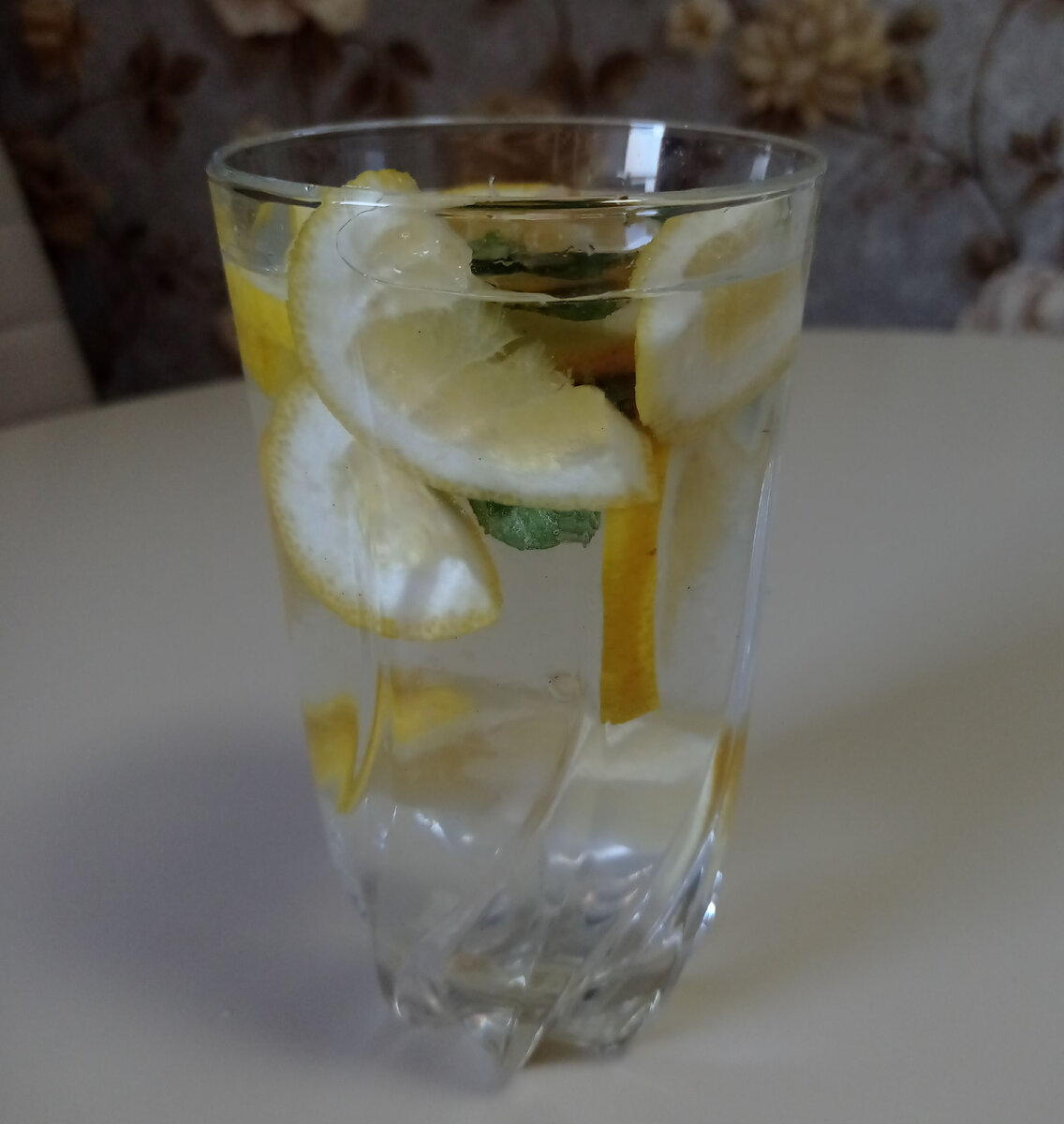               А еще известно  что лимон помогает выводить шлаки из организма