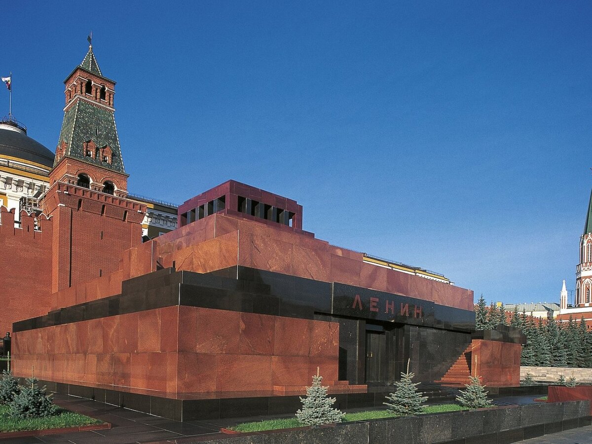 античный зиккурат в центре Москвы