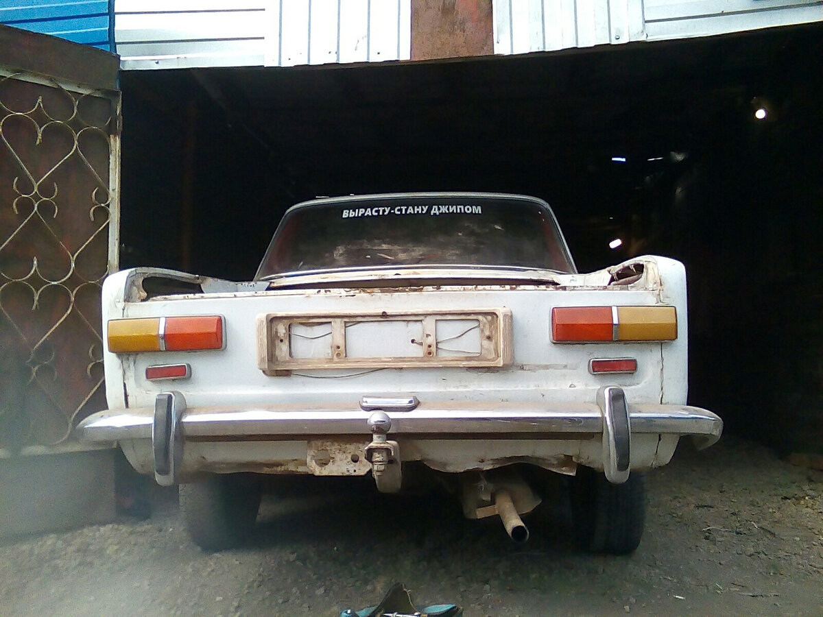Выгнал малость машинку и начал демонтаж ))).