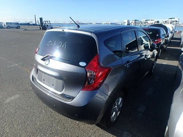 Мой автомобиль в порту Японии.