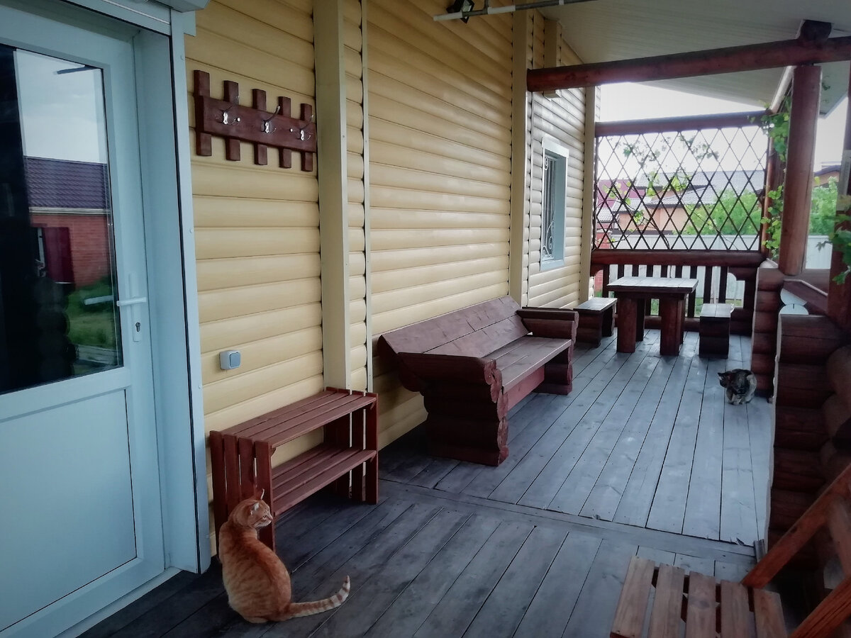 Мебель из дерева для террасы.