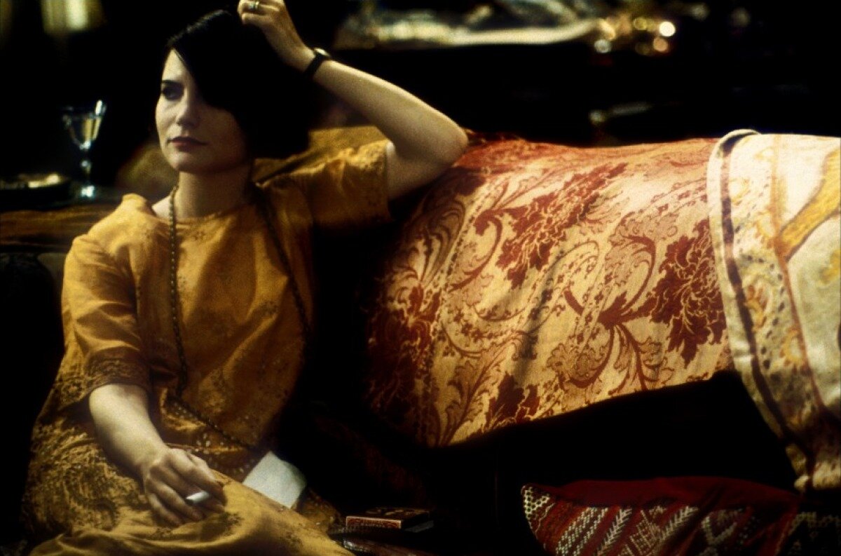 Дженнифер Джейсон Ли в роли Дороти Паркер