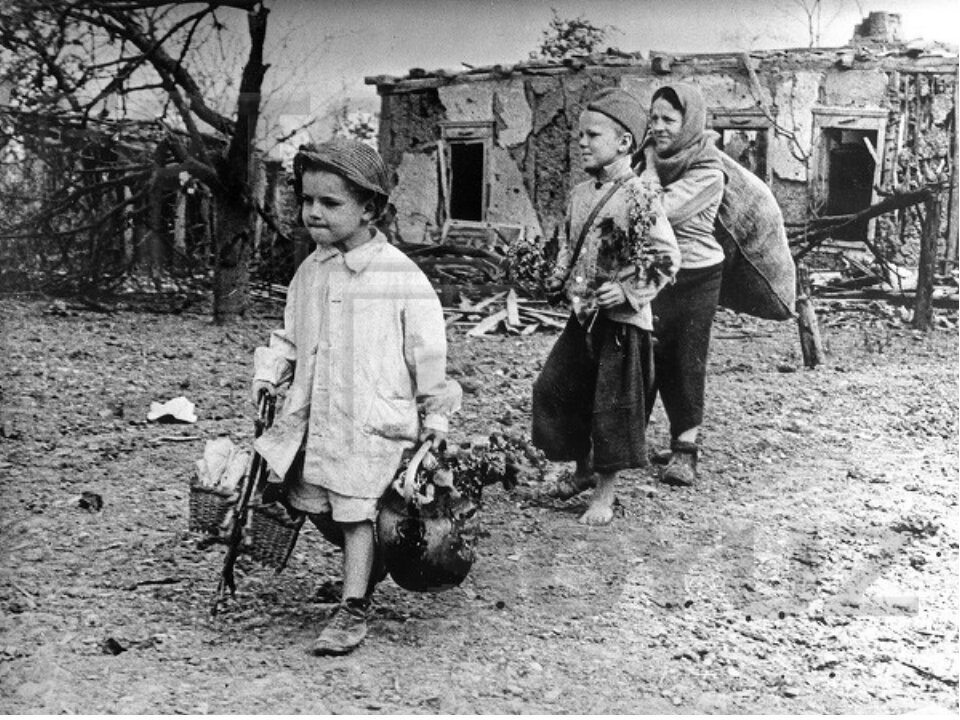 Фото детей войны 1941 1945 в хорошем качестве на фоне разрушений