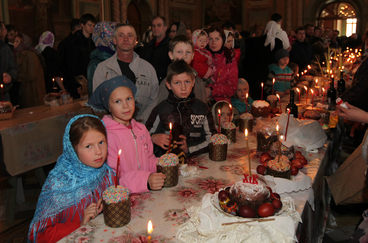 Рождество христово традиции и обычаи православное. Пасхальное застолье. Пасхальная Трапеза. Пасха семья. Православные традиции.