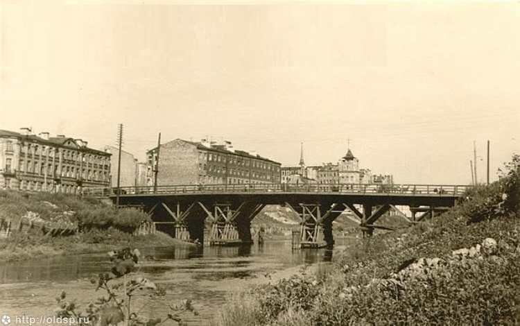 Боровой мост на Обводном канале в 1880-е гг.