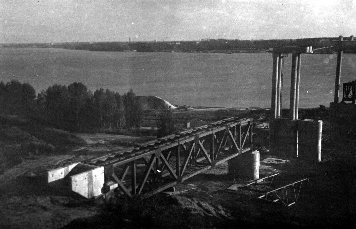 © Wikimedia Commons / CC BY-SA 3.0 (Строительство Кинешемского моста в 1980-е годы)