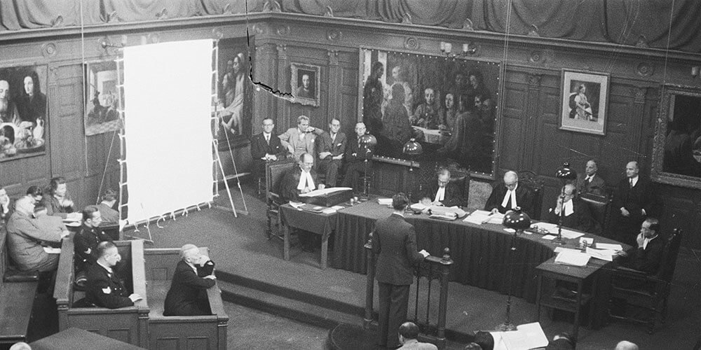 Суд над фальсификатором. Источник: https://veryimportantlot.com/ru/news/obchestvo-i-lyudi/van-meegeren-biografiya-tvorchestvo-khudozhnika