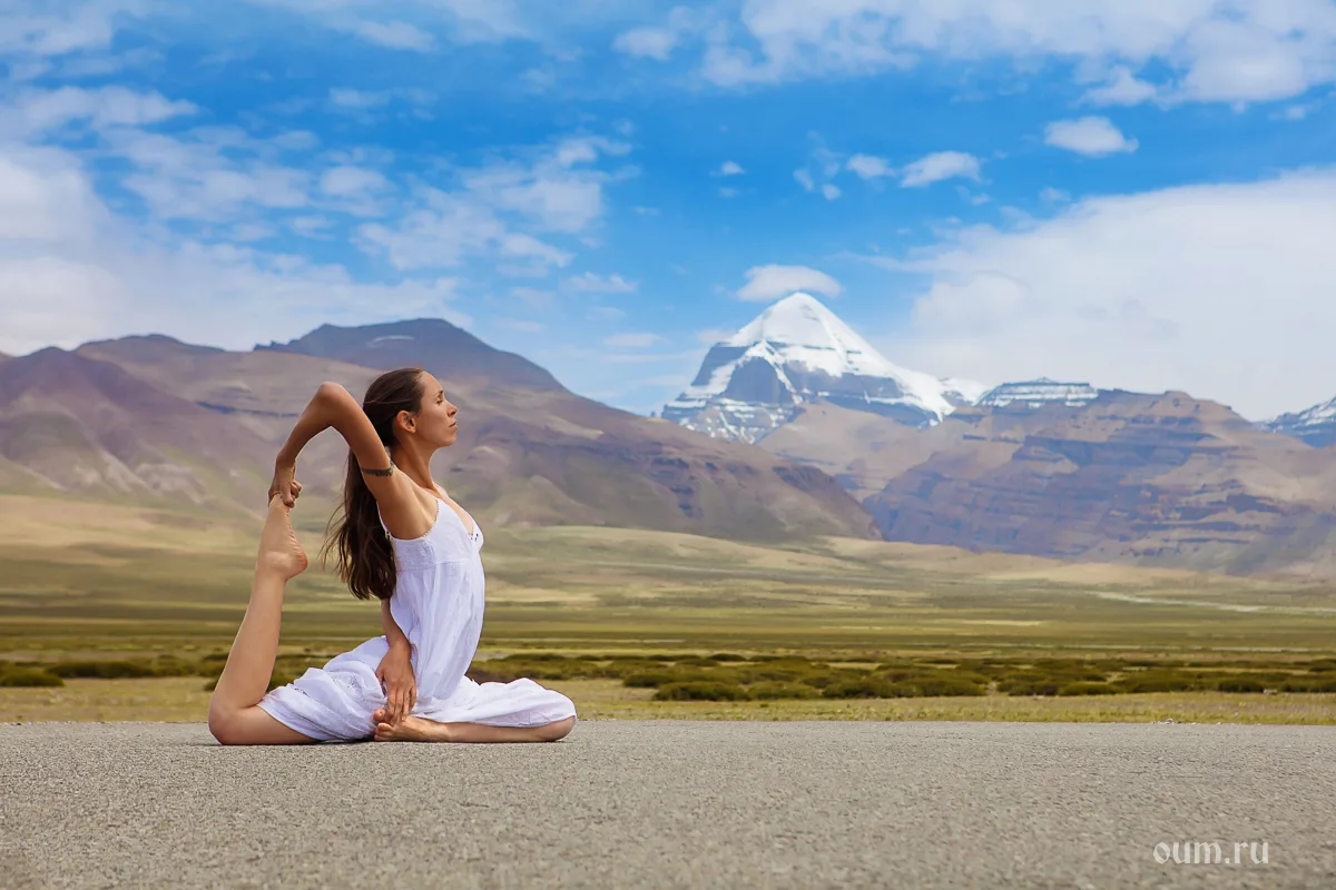 Йога исцеление. Женская сила йога. Позитивное мышление йога. Йога энергия. Исцеление врачи