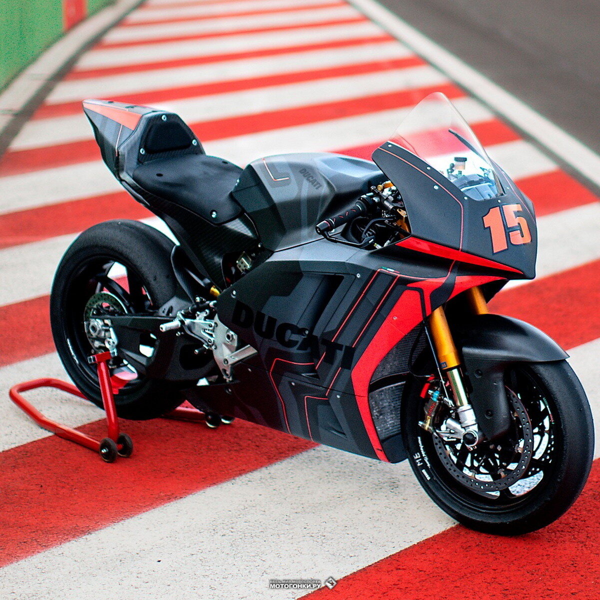 Электропрототип Ducati V21L на первых тестах в Италии