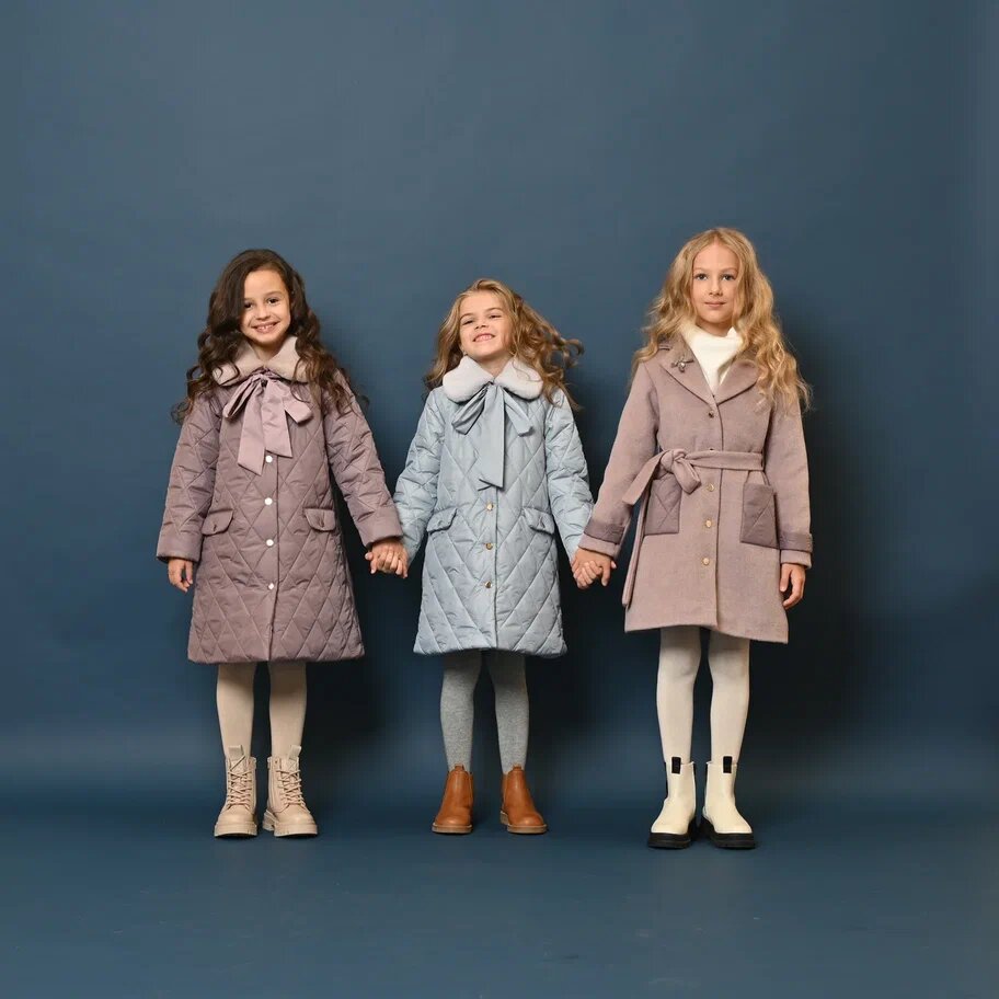 На фото - коллекция "Осень-весна" от бренда Ole!twice