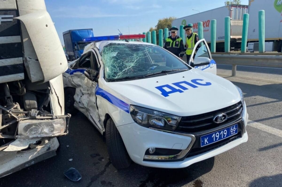    На Урале полицейские пострадали в ДТП, преследуя пьяного лихача без прав