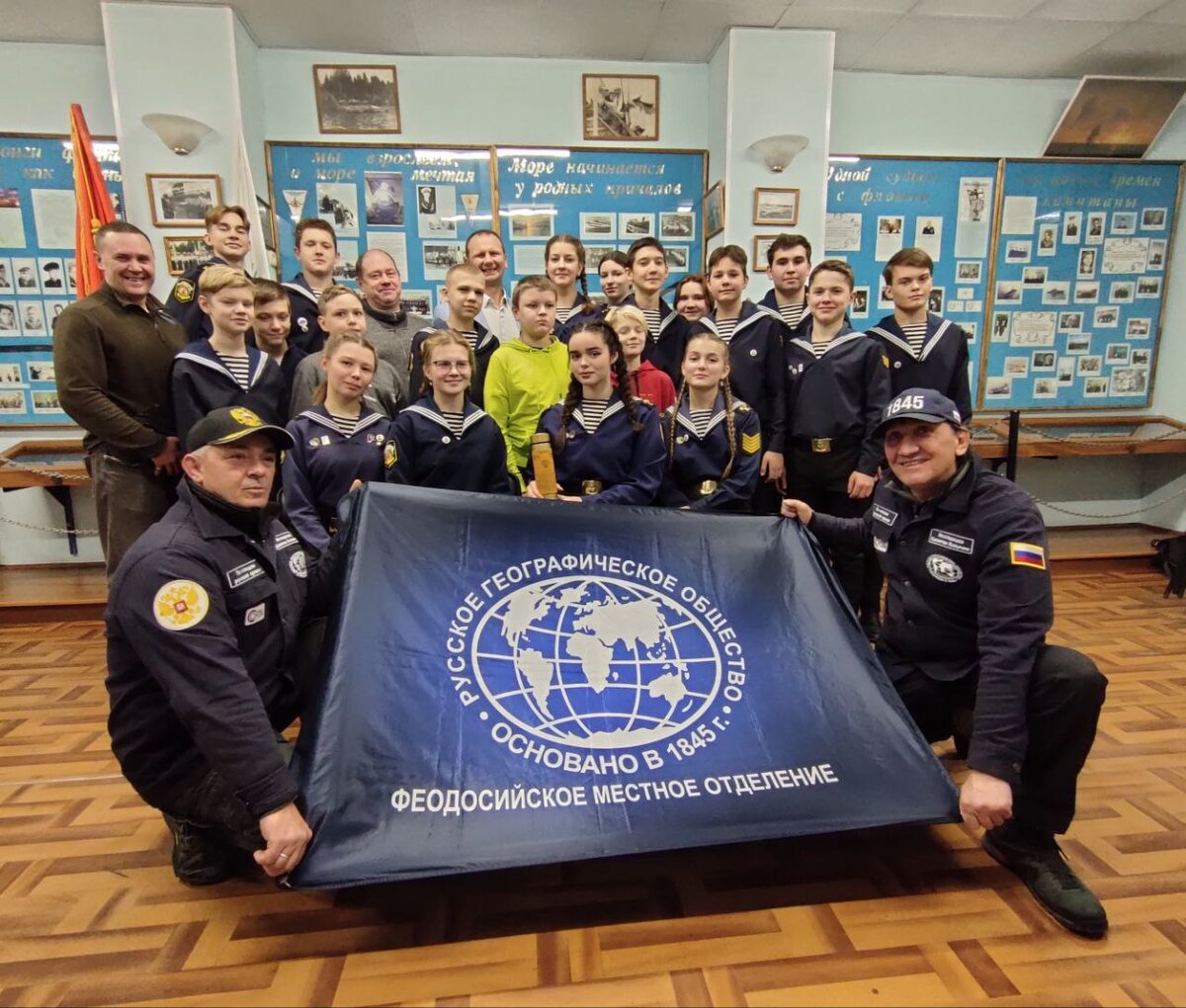 Участники встречи и организаторы проекта "Капитан Колычев - по следам русской армии" А. Прокудин и В. Рыс