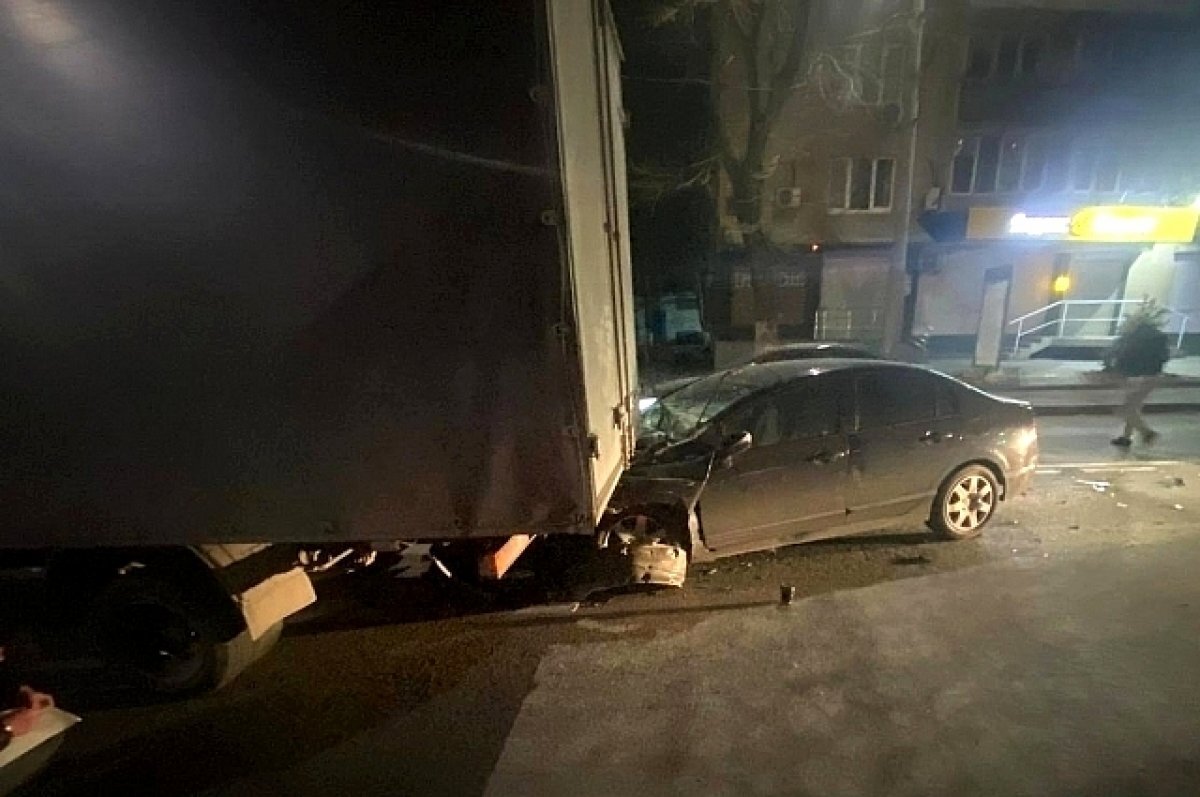    В ночной аварии в Ростове пострадал 22-летний парень