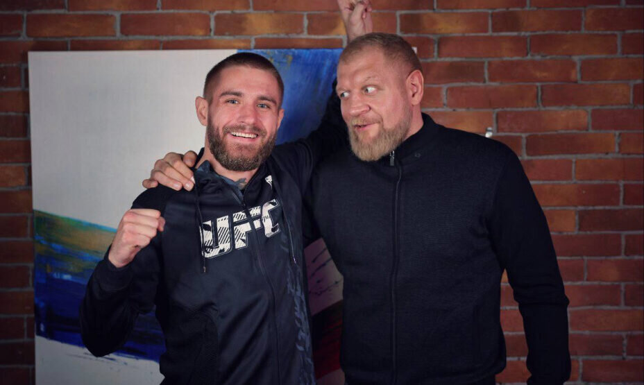    Святослав Коваленко и Александр Емельяненко очень тепло общаются перед боем. Фото: соцсети Святослава Коваленко