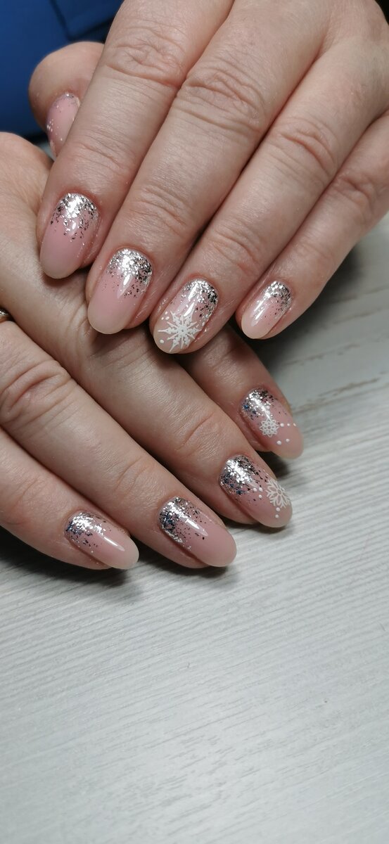 Нежные и с блёстками и со снежинками. Новый год все таки