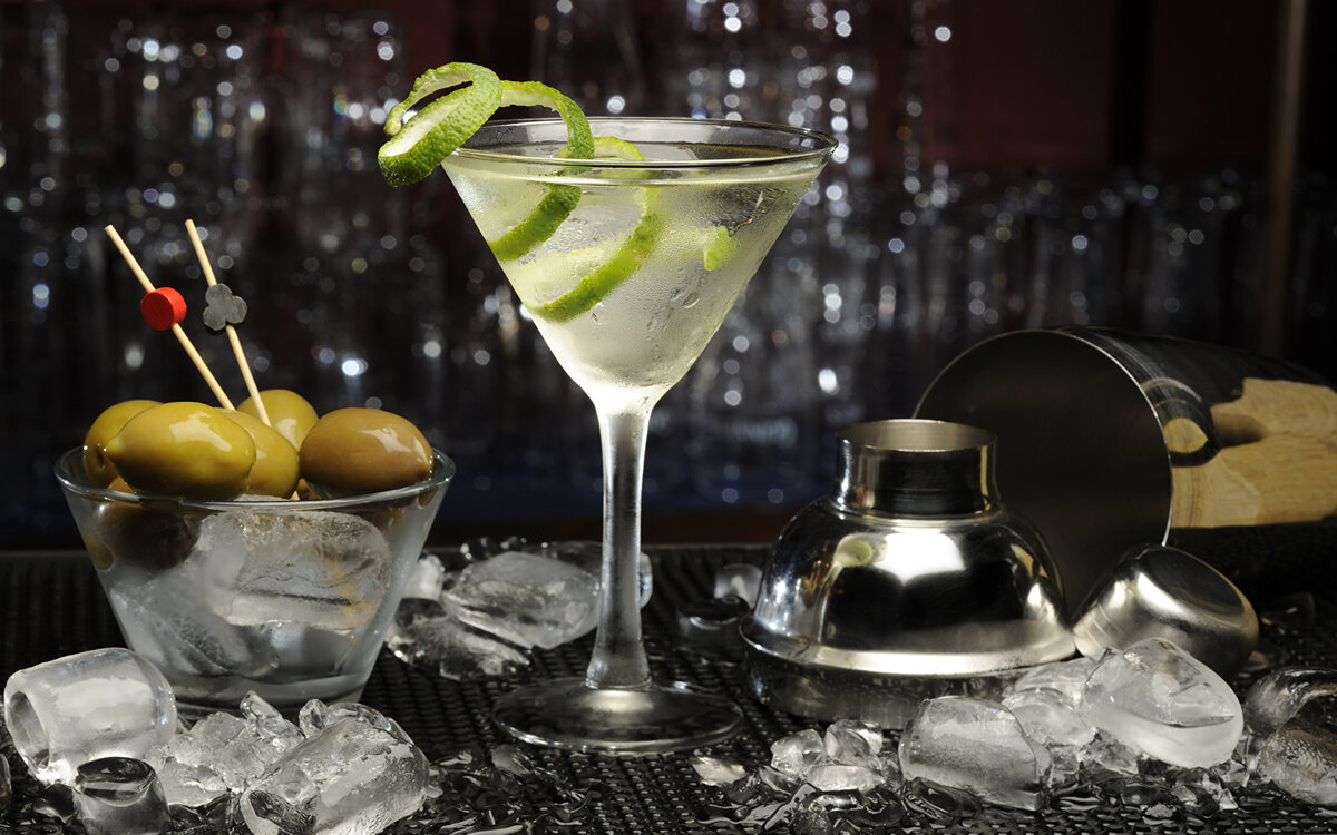 Коктейль (с) vplate.ru/bokaly-i-fuzhery/dlya-martini/