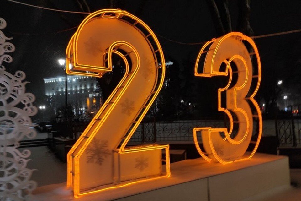     Снег в отсветах переливался изумрудным, красным, синим и золотым Анастасия ТАЛЫЗИНА