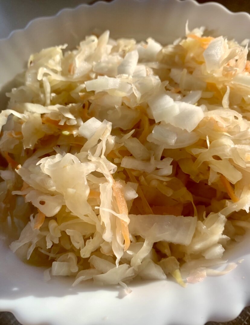 Фото автора. Квашенная капуста с репчатым луком.