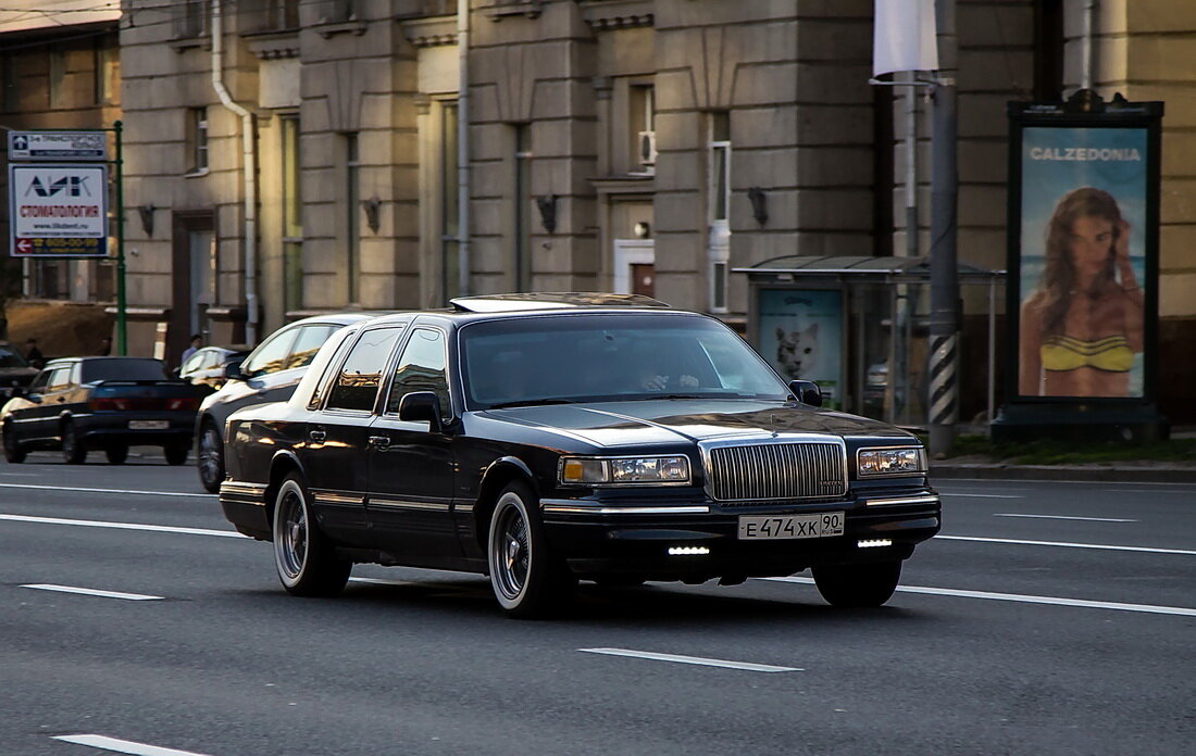 Lincoln Town car 90-е Москва. Линкольн Таун кар 90. Линкольн седан 90-х. Lincoln Town car Бандитский.