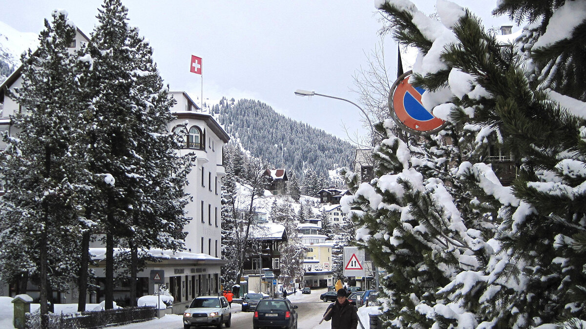    На одной из улиц швейцарского Давоса, в котором проходит Всемирный экономический форум (ВЭФ).© Александр Юрьев