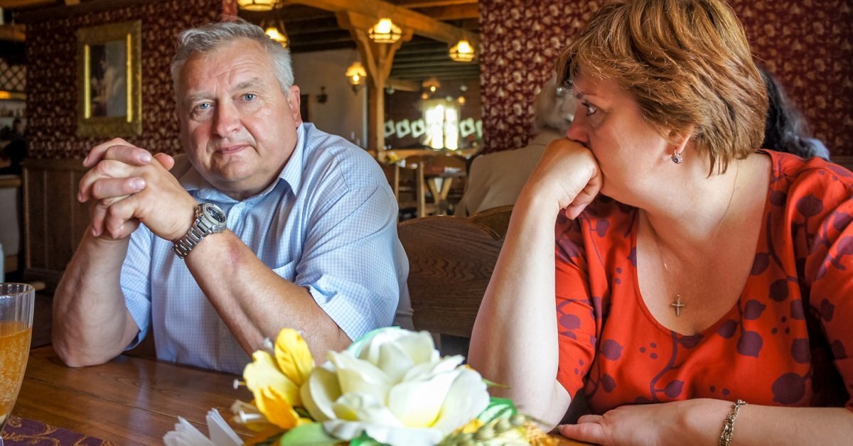   An elderly couple came to lunch in a village cafe Яна Сулима